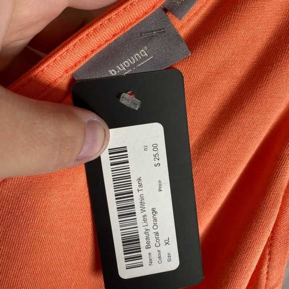 Flowy Tank - Picture 2 of 3